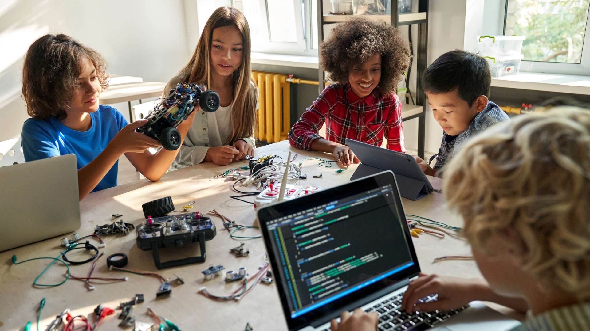 Pros and Cons of AI in the Future of Education image